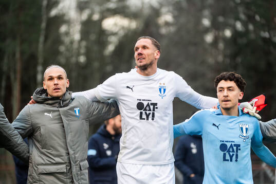 Malmö FFs Arnor Sigurdsson, målvakt Robin Olsen och
