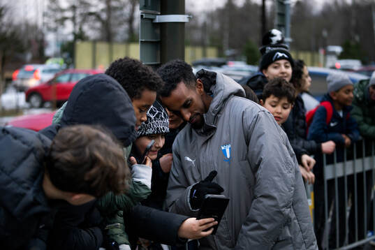 Malmö FFs Taha Ali med supportar