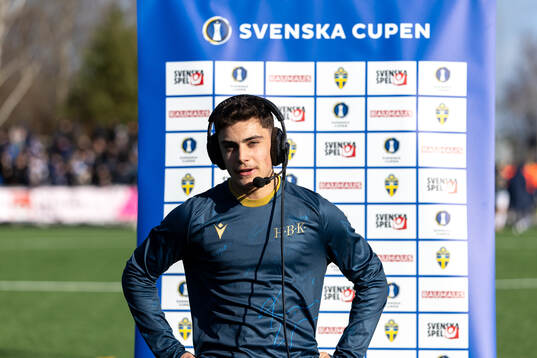 Halmstads Oliver Kapsimalis blir intervjuad