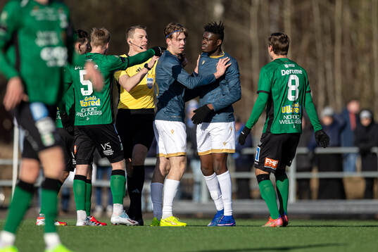 Halmstads Vincent Johansson och Emmanuel Yeboah är