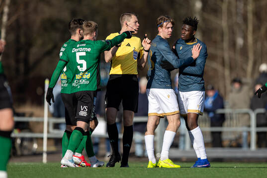 Halmstads Vincent Johansson och Emmanuel Yeboah är