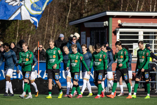 Spelarna på väg in