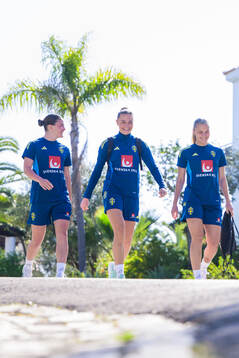 Hanna Wijk, Fridolina Rolfö and Amanda Nildén arrives for