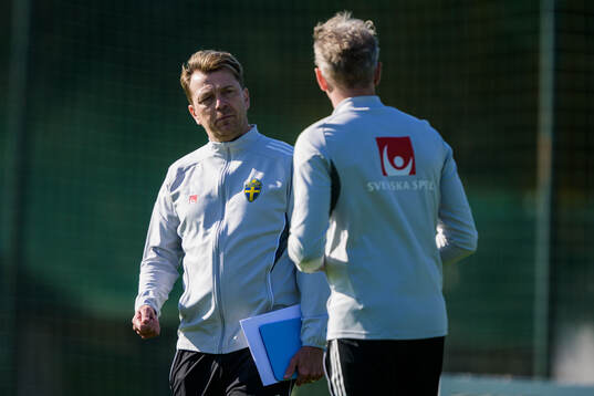 Head coach Tony Gustavsson at a training session with the