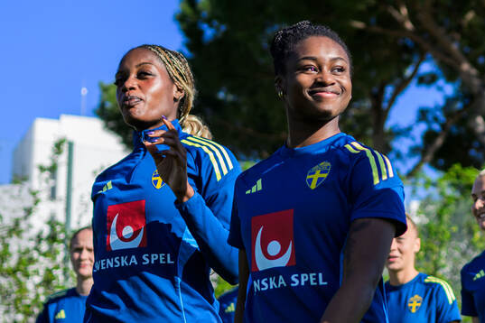 Evelyn Ijeh and Felicia Schröder at a training session