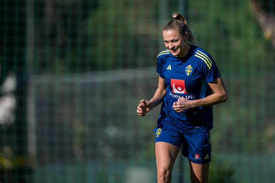 Fridolina Rolfö at a training session with the women's