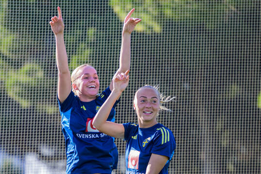 Hanna Lundkvist and Hanna Bennison at a training session