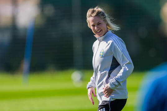 Assistant coach Johanna Almgren at a training session with