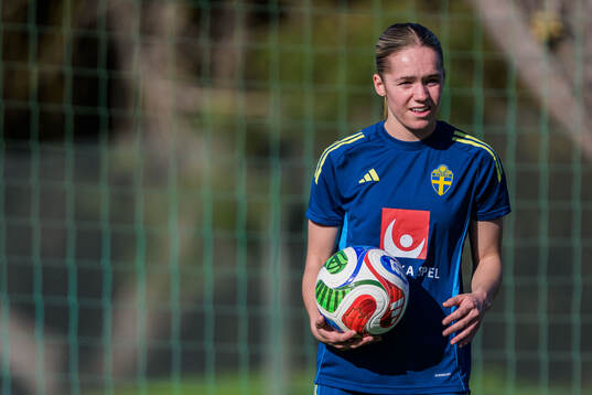 Hanna Lundkvist at a training session with the women's