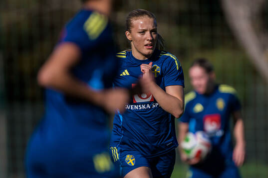 Smilla Holmberg at a training session with the women's