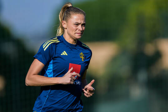 Fridolina Rolfö at a training session with the women's