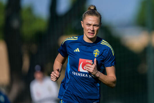 Fridolina Rolfö at a training session with the women's
