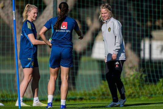Rebecka Blomqvist and Assistant coach Johanna Almgren at a