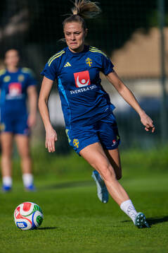 Fridolina Rolfö at a training session with the women's