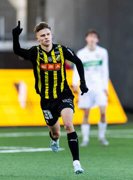 Häckens Adrian Svanbäck jublar