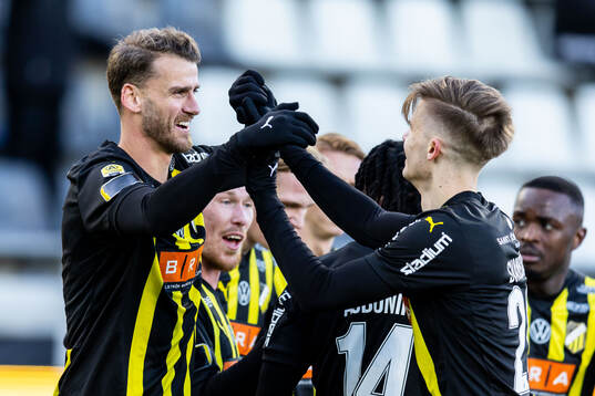 Häckens Johan Hammar och Adrian Svanbäck jublar