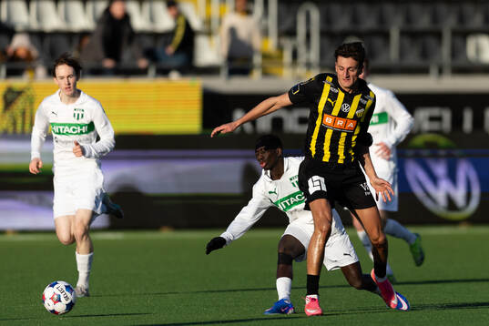 Häckens Silas Andersen och Västerås Mamadou Ousmane