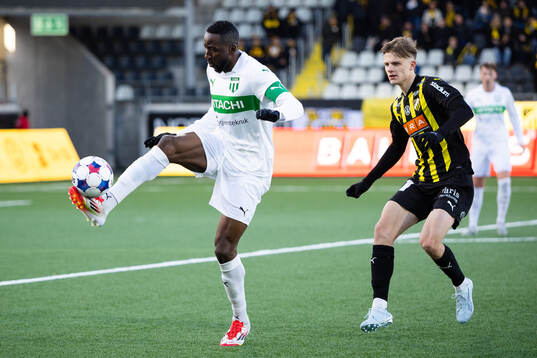 Västerås Frederic Nsabiyumva och Häckens Adrian Svanbäck