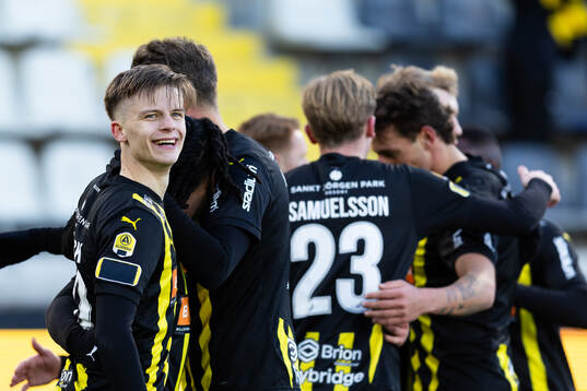 Häckens Adrian Svanbäck jublar
