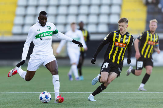 Västerås Frederic Nsabiyumva och Häckens Adrian Svanbäck