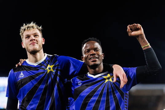 Sirius Tobias Anker och Mohamed Soumah jublar