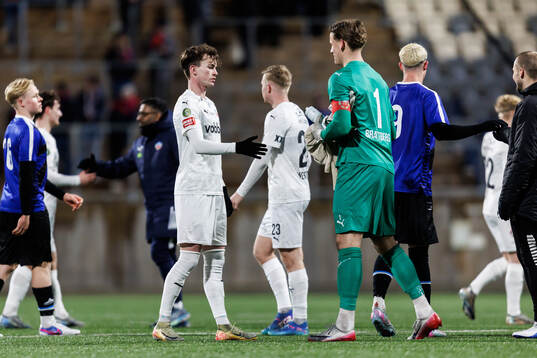 Helsingborgs Alexander Johansson och målvakt Johan