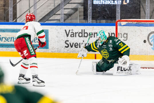 Moras Mikkel Eriksen gör 2-2 målet bakom Björklövens