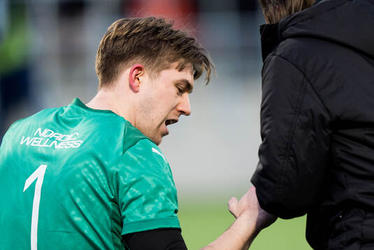 IFK Skövdes målvakt Linus Norrgård får vård