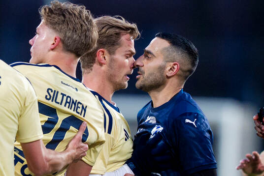 Djurgårdens Hampus Finndell och IFK Skövdes Elmar Abraham