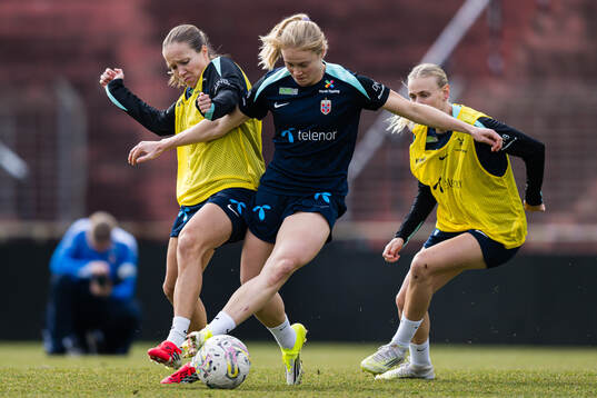 Guro Reiten and Julie Blakstad of the Norwegian women’s