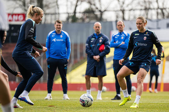 Guro Bergsvand and Lisa Naalsund of the Norwegian women’s
