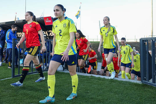 Nesrin Akgün and Lisa Löwing of Sweden