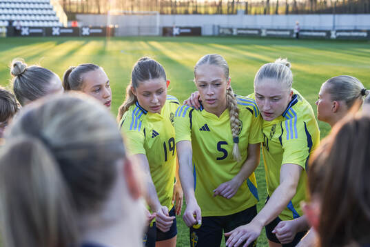 Emma Holmqvist and Lisa Löwing of Sweden