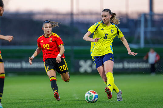 Anisa Ademi of Belgium and Julia Ragnarsson of Sweden