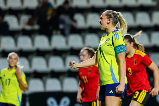 Ellen Wangerheim of Sweden celebrates