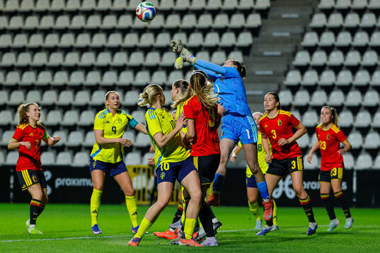 Ellen Wangerheim and Wilma Leidhammar of Sweden
