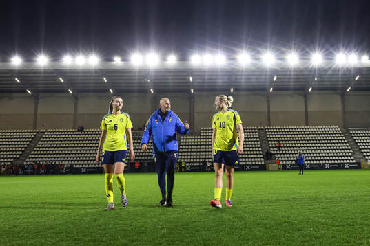 Julia Ragnarsson, coach Magnus Wikman and Wilma Leidhammar