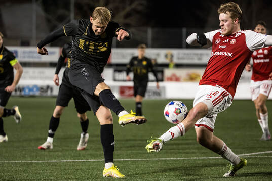 GAISs Henry Sletsjøe och Sandvikens IFs Viggo van der Laan