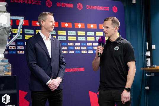 Robert Ohlsson, head coach of Frölunda, and Max Friberg,