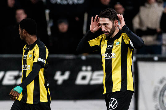 Hammarbys Nahir Besara jublar