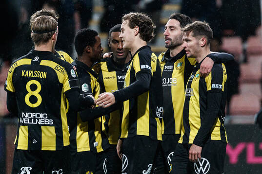 Hammarbys Nahir Besara jublar