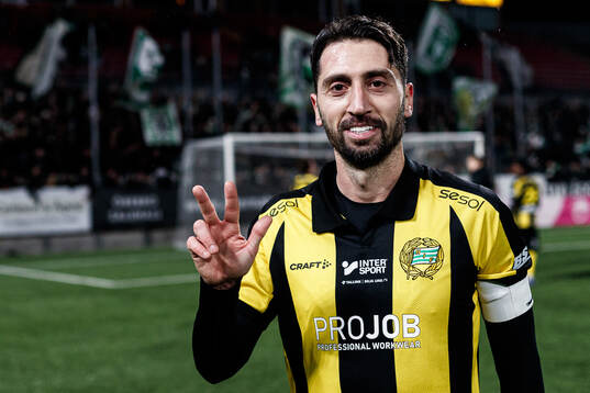 Hammarbys Nahir Besara jublar