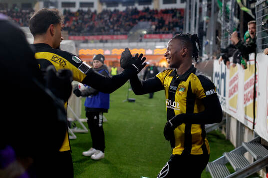 Hammarbys Moise Elohim Victoire Kabore jublar vid 1-3