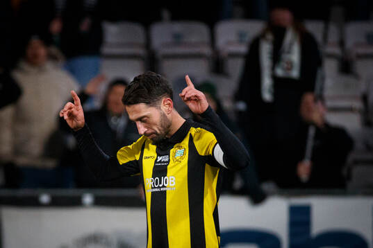 Hammarbys Nahir Besara jublar