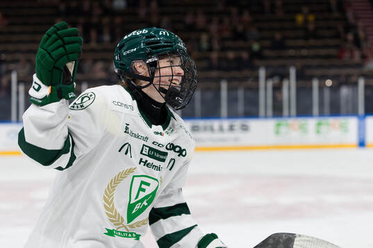 Färjestads Madison Mashuga jublar