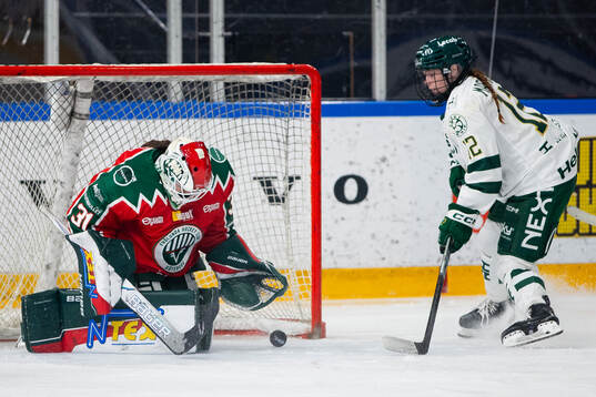 Färjestads Madison Mashuga gör 1-2 på Frölundas