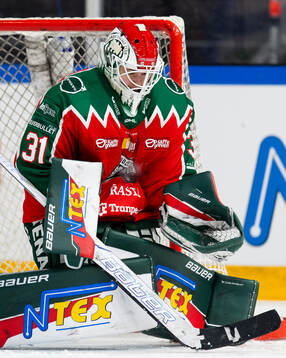 Frölundas målvakt Andrea Brändli med en räddning
