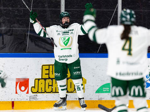 Färjestads Julie Gough jublar