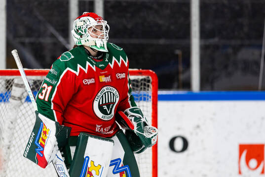 Frölundas målvakt Andrea Brändli deppar