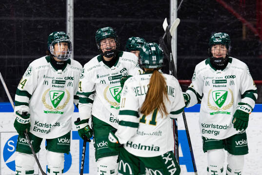 Färjestads Julie Gough jublar med lagkamrater